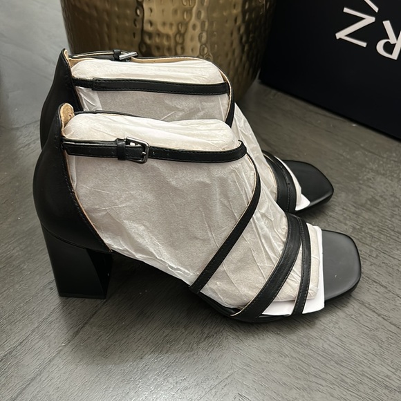 NATURALIZER Tiff Ankle Strap Sandals (WIDE) - Picture 5 of 9